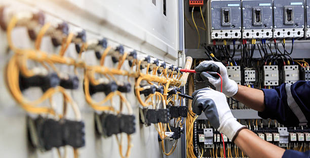 Professional Electrician technician working in West Peoria, IL